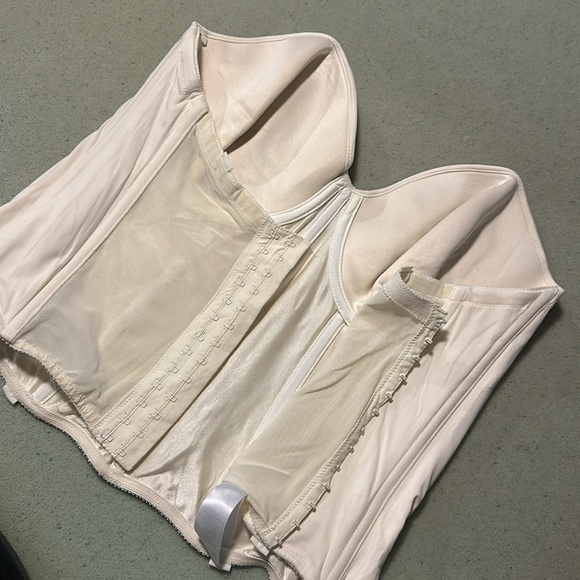 White Corset Carnival Nylon - Picture 3 of 6